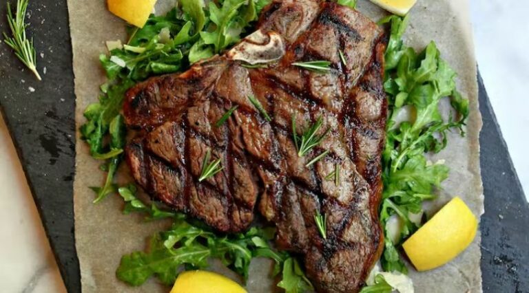 סטייק טי בון טוסקני עם ארוגולה ולימון