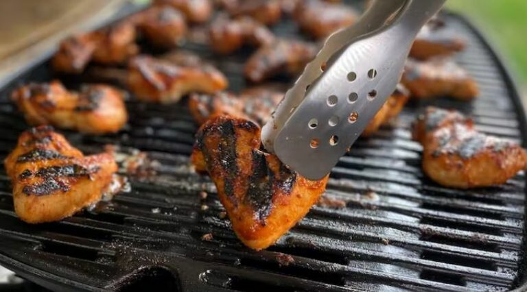 כנפי עוף חמות, מתוקות ודביקות